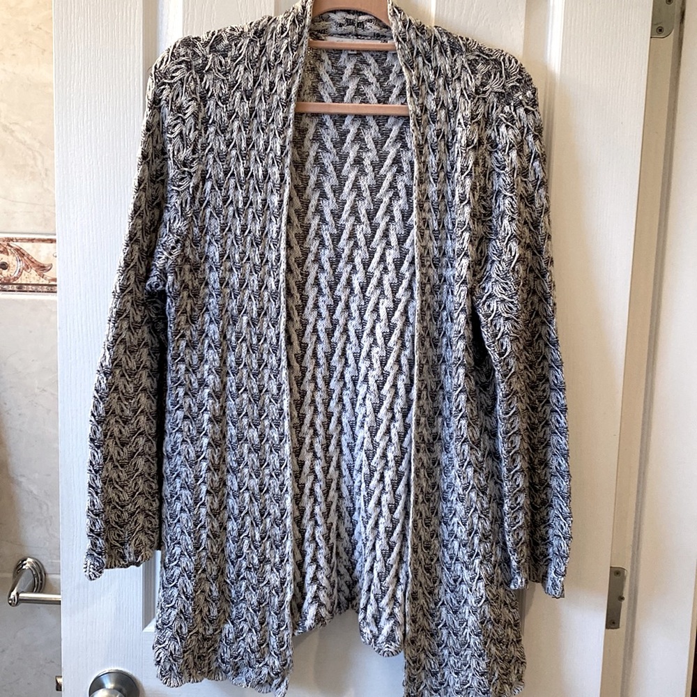 Black and white light cardigan